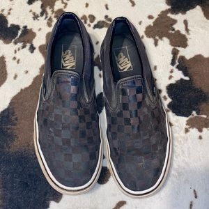 Men’s black and grey vans